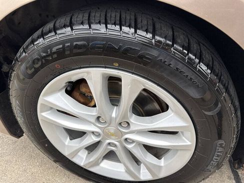 Used 2018 Chevrolet Malibu LT FWD image 16