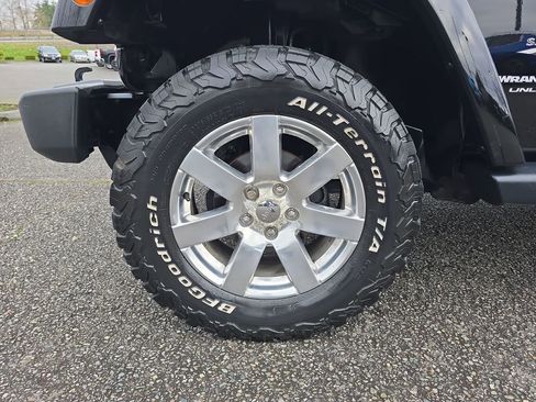 Used 2018 Jeep Wrangler Unlimited Sahara w/ Dual Top Group image 32