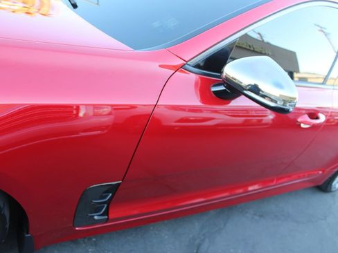 Used 2018 Kia Stinger GT1 RWD image 12