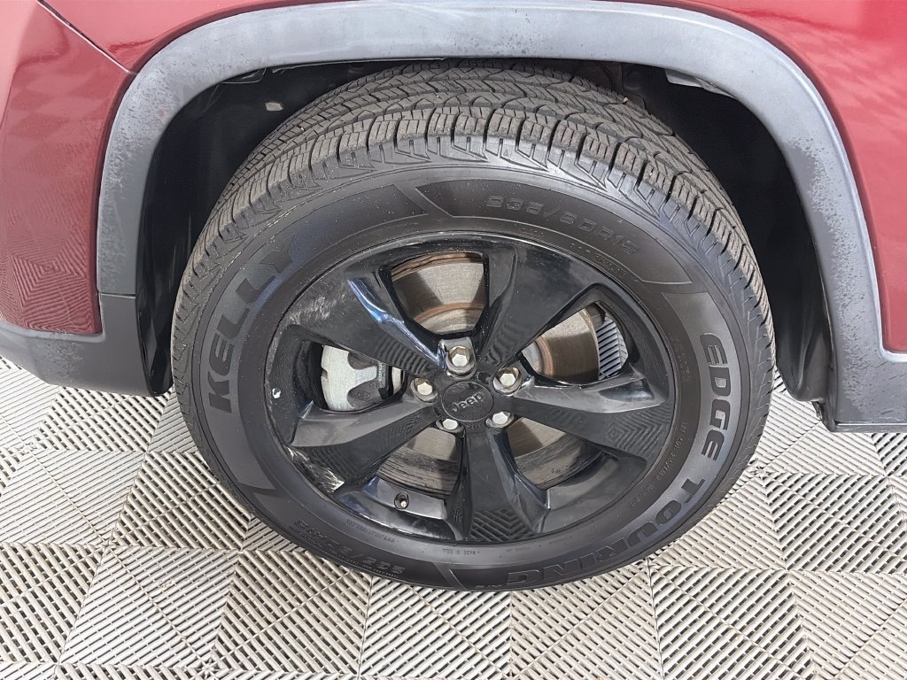 Used 2019 Jeep Cherokee Latitude Plus AWD/4WD image 8