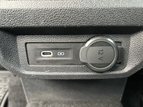 Used 2022 Volkswagen Tiguan SE image 20