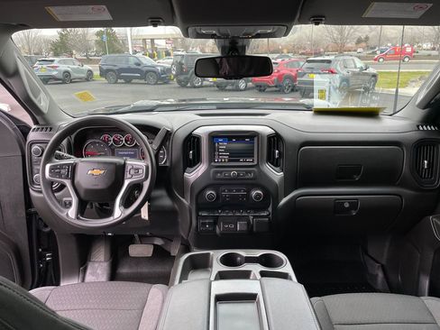 Used 2022 Chevrolet Silverado 2500 Custom w/ Custom Value Package image 18