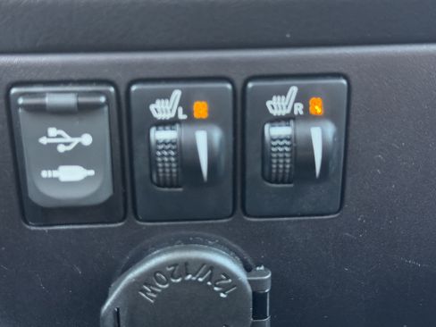 Used 2017 Toyota Sienna Limited FWD image 30