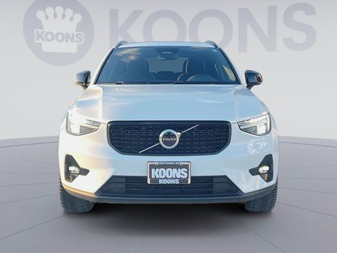 Used 2023 Volvo XC40 B5 Plus w/ Protection Package Premier image 11