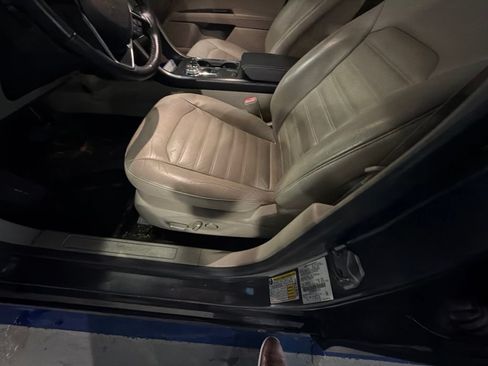 Used 2017 Ford Fusion SE w/ Fusion SE Technology Package FWD image 9
