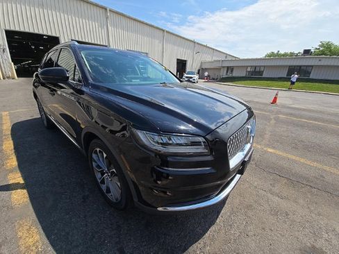 Used 2023 Lincoln Nautilus Reserve AWD/4WD image 3
