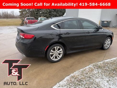 Used 2017 Chrysler 200 Limited Platinum w/ Comfort & Convenience Group image 2