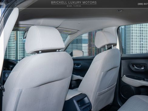 Used 2023 Honda HR-V LX image 17