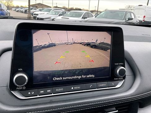 Used 2024 Nissan Rogue SV image 19