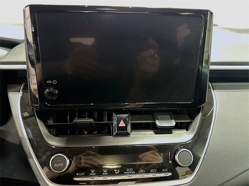 Used 2025 Toyota Corolla LE image 12