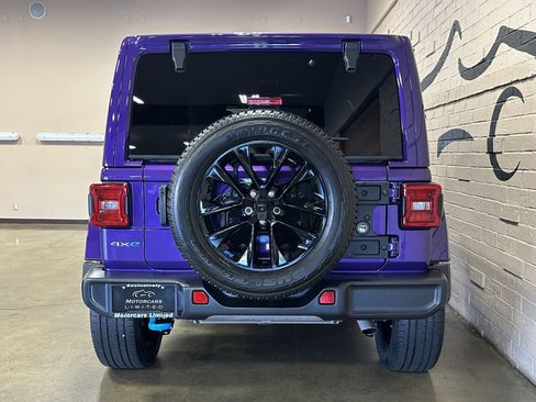 Used 2023 Jeep Wrangler Unlimited Sahara w/ Cold Weather Group AWD/4WD image 11