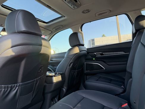 New 2025 Kia Telluride EX w/ EX Captain's Chair Package image 17