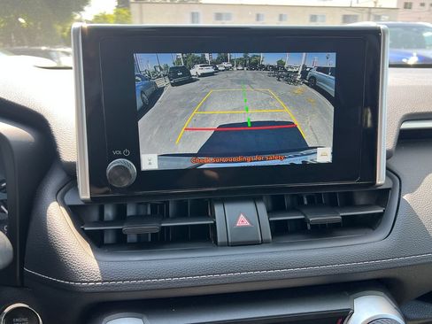 Used 2025 Toyota RAV4 XLE FWD image 31