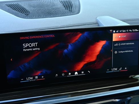 Certified 2024 BMW X5 xDrive50e w/ Premium Package image 32