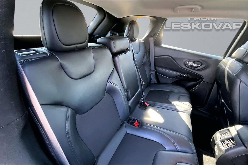 Used 2021 Jeep Cherokee Latitude Plus AWD/4WD image 25
