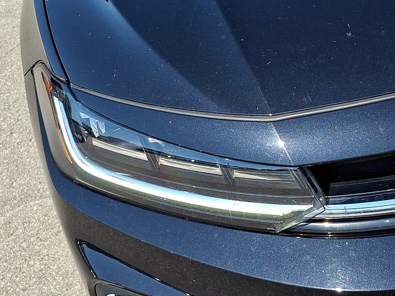 Used 2025 Volkswagen Jetta SE FWD image 9