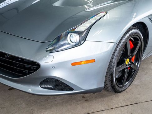 Used 2017 Ferrari California T image 12