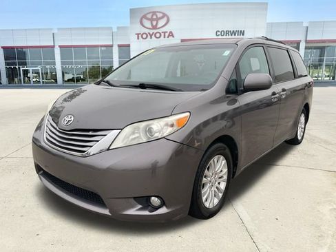 Used 2017 Toyota Sienna XLE FWD image 7