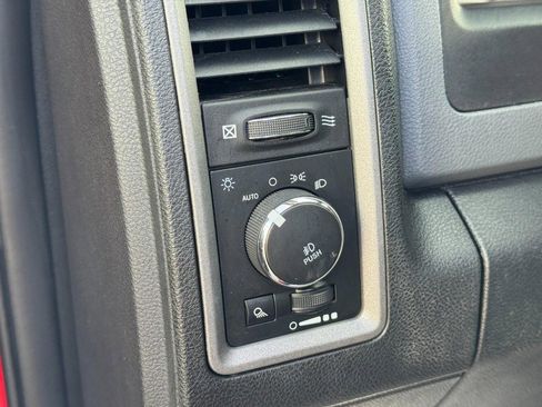 Used 2018 RAM 1500 Express image 19
