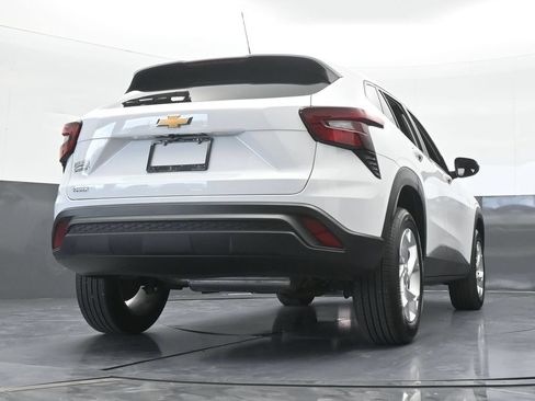 Used 2025 Chevrolet Trax LS w/ LS Convenience Package FWD image 58