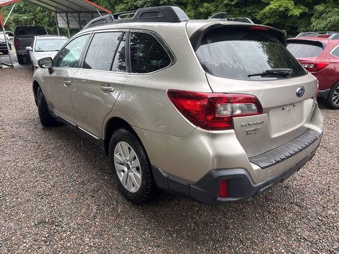 Used 2018 Subaru Outback 2.5i Premium AWD/4WD image 3