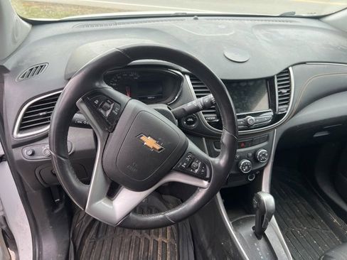 Used 2018 Chevrolet Trax LT w/ LT Convenience Package image 7