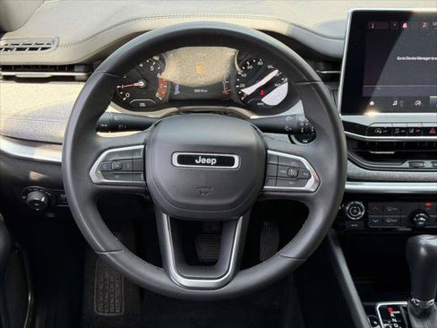 Used 2024 Jeep Compass Latitude AWD/4WD image 17