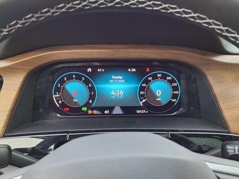 Used 2024 Volkswagen Atlas SE w/ Panoramic Sunroof Package image 27