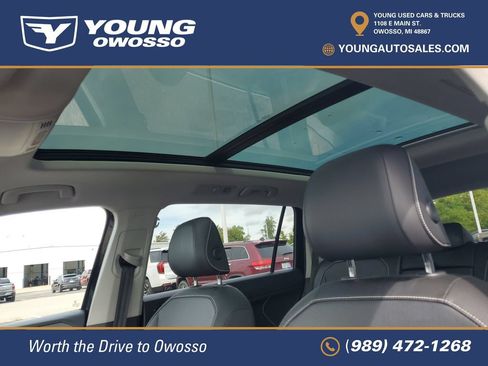 Used 2022 Volkswagen Tiguan SE w/ Panoramic Sunroof Package AWD/4WD image 7