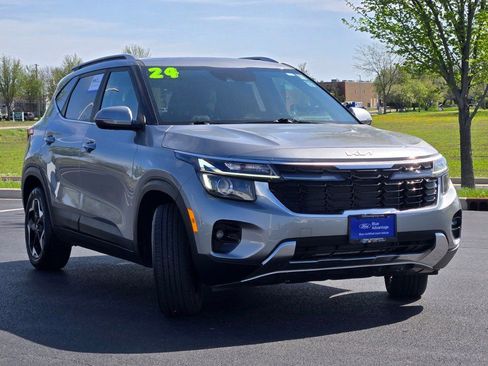 Used 2024 Kia Seltos EX AWD/4WD image 4