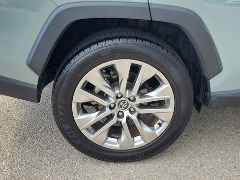 Used 2021 Toyota RAV4 XLE Premium FWD image 9