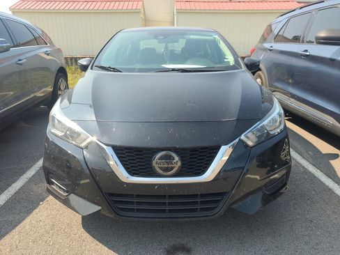 Used 2021 Nissan Versa SV FWD image 2