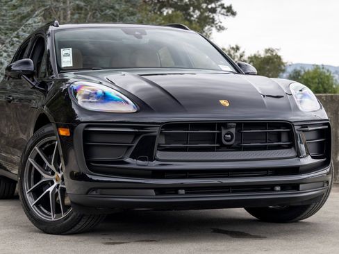 New 2026 Porsche Macan AWD/4WD image 9