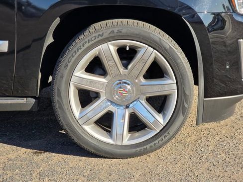 Used 2019 Cadillac Escalade Premium Luxury image 8