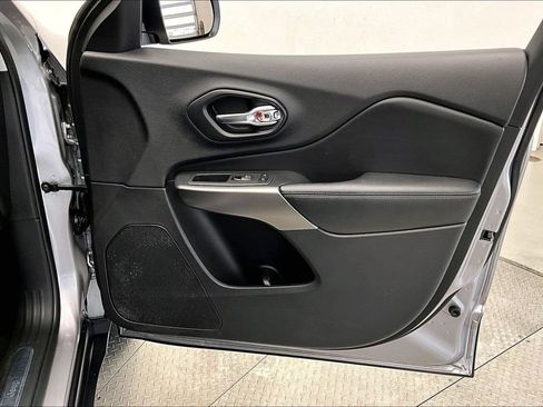 Used 2020 Jeep Cherokee Limited AWD/4WD image 18