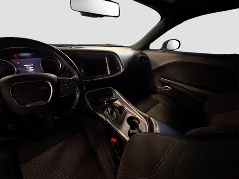 Used 2022 Dodge Challenger SXT image 21
