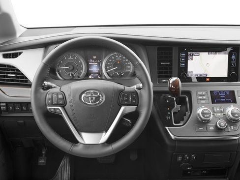 Used 2016 Toyota Sienna XLE FWD image 7