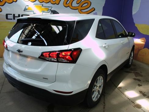 Used 2024 Chevrolet Equinox LS w/ LS Convenience Package AWD/4WD image 4