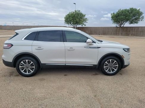 Used 2022 Lincoln Nautilus FWD w/ Premium Package image 5