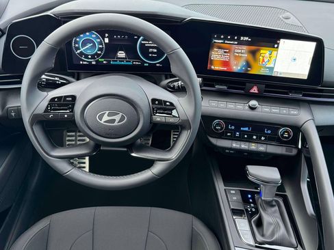 New 2025 Hyundai Elantra SEL image 24