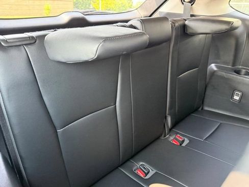Used 2023 Toyota Highlander XLE AWD/4WD image 13