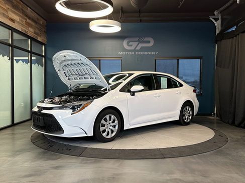 Used 2021 Toyota Corolla LE image 24