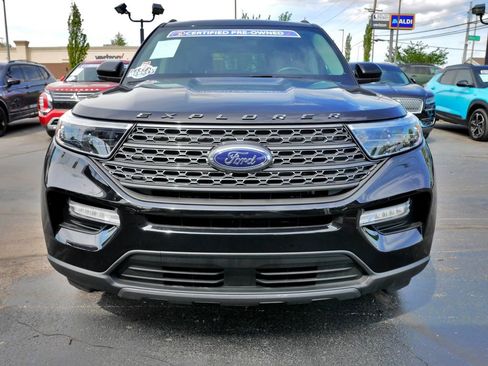 Used 2023 Ford Explorer XLT AWD/4WD image 2