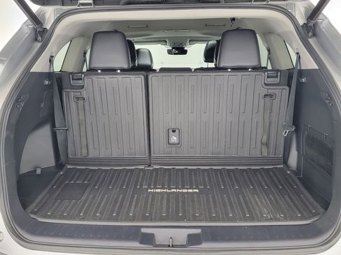 Used 2021 Toyota Highlander XLE image 32