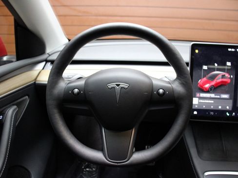 Used 2022 Tesla Model Y Performance image 16