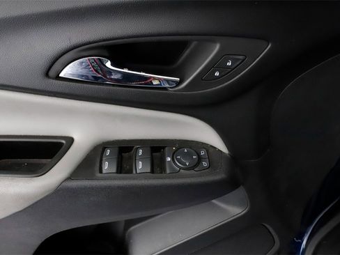 Used 2022 Chevrolet Equinox LS w/ LS Convenience Package image 17