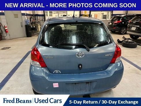 Used 2010 Toyota Yaris 2-Door Hatchback image 6