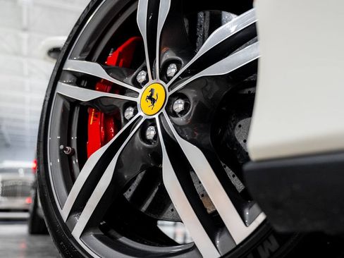 Used 2020 Ferrari Portofino RWD image 73
