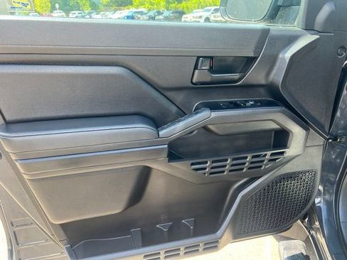 Used 2025 Toyota Tacoma SR w/ SR Upgrade Package AWD/4WD image 13