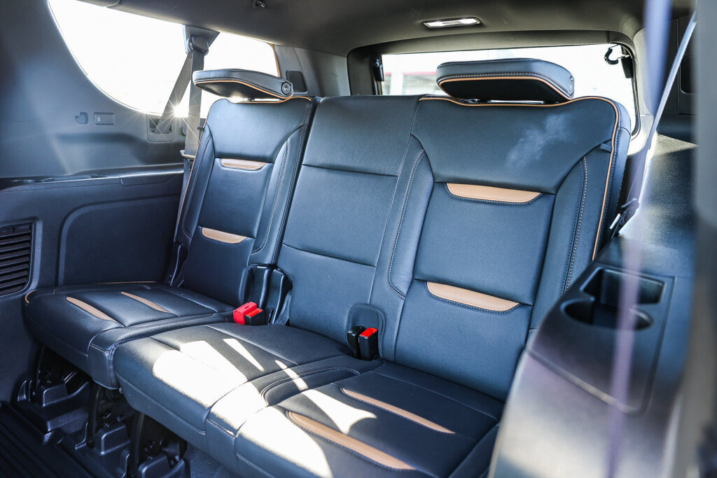Used 2024 GMC Yukon XL AT4 w/ AT4 Premium Plus Package AWD/4WD image 11